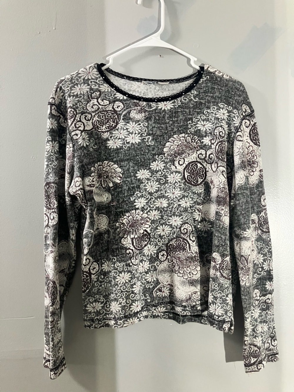 Women's Black and White Floral Crewneck Sweater
